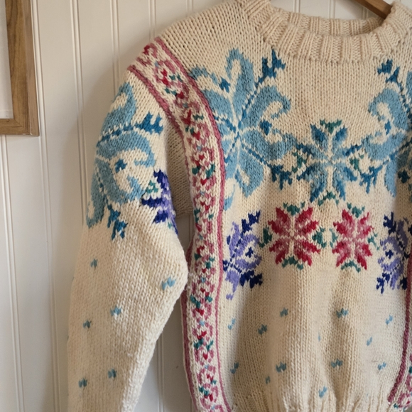 Head Vintage Women's Wool Cream Knitwear Sweater with Floral Accents - Picture 2 of 7